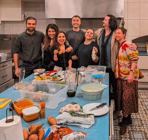 Communal Kitchen – Gardiner House Hostel (4)