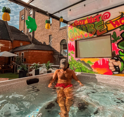 Jacuzzi – Gardiner House Hostel (2)
